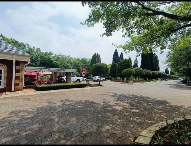 BUSINESS PROPERTY TO RENT IN BRYANSTON